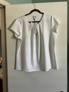 Liz Claiborne White Cap-Sleeve Pleat Front Top